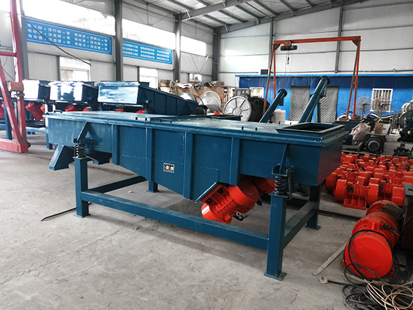 直线振动筛生产车间